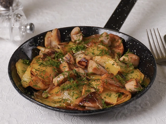 Картопля смажена з білими грибами