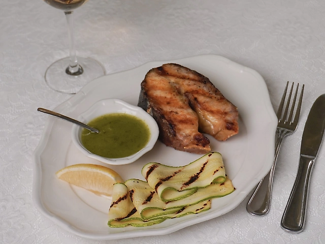 Стейк з осетра (ціна за 100 г готової страви)