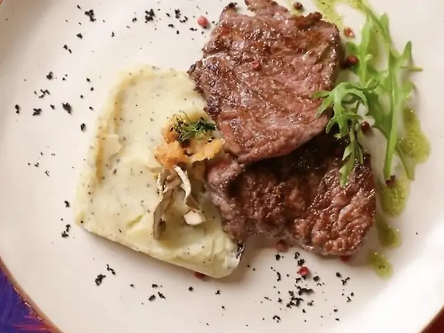 Телячі медальйони з трюфельним пюре