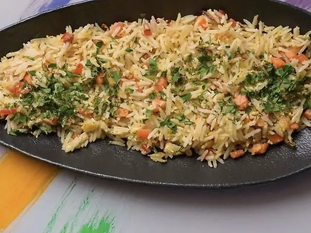 Рис з овочами та яйцем