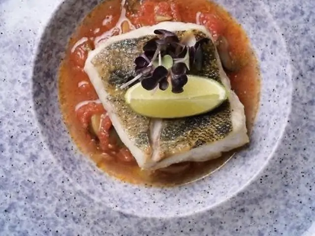 Судак з томатно- оливковом гарніром