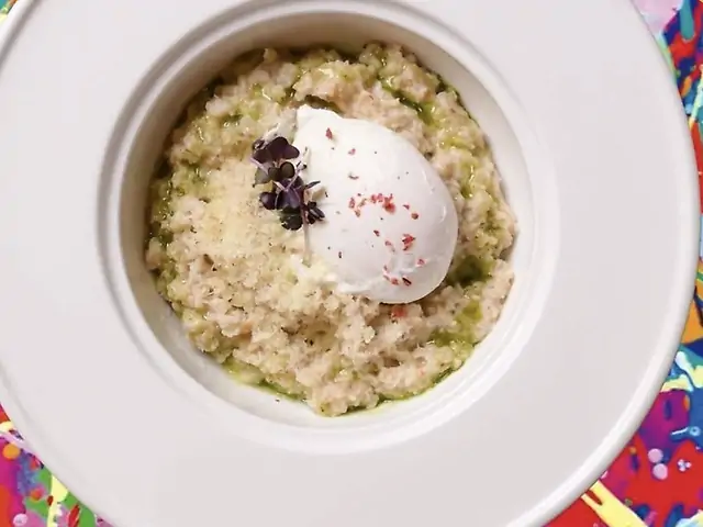 Вівсяна каша солона з яйце-мясной пашот