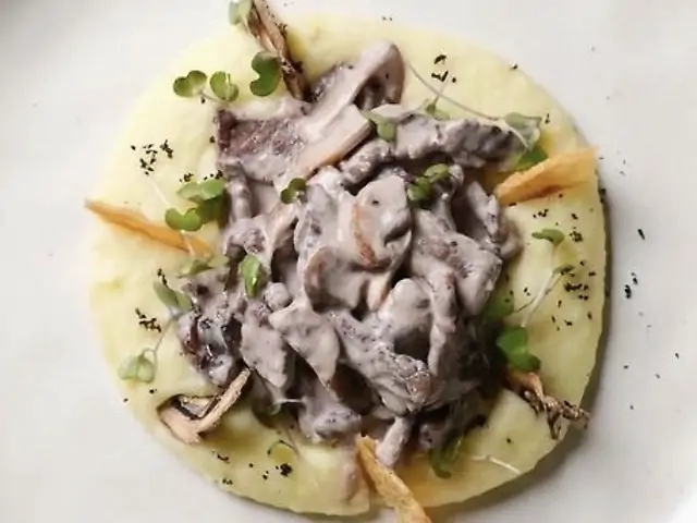 Біфстроганов з білими грибами