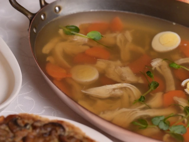 Холодець з фермерської курки з соусом хрін