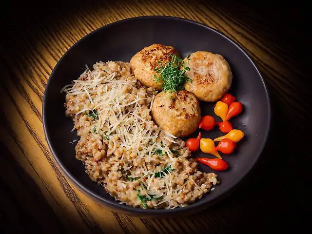 Рибні котлети з філе судака та Карпа,  гречотто з пармезаном