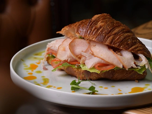 Спельтовий круасан з індичкою