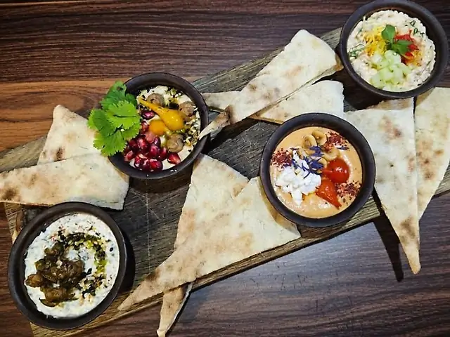 Сет мезе зі смачною паляницею