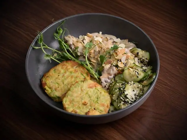 Хешбрауни-цукіні з індюшиною печінкою та печерицями