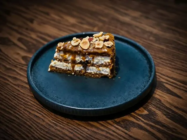 Сметанник з солоною карамеллю