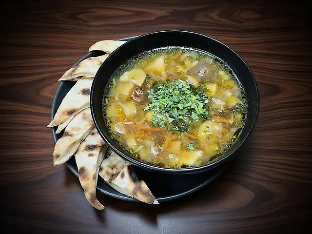 Юшка з білими та лісовими грибами