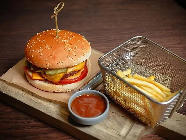 Бургер "Ситий м'ясник"