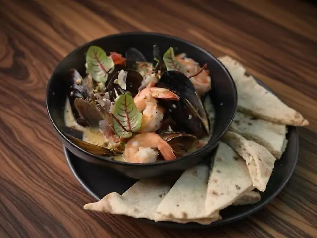 Чорноморські мідії з тигровими креветками