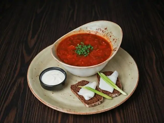 Борщ на печених овочах з телятиною