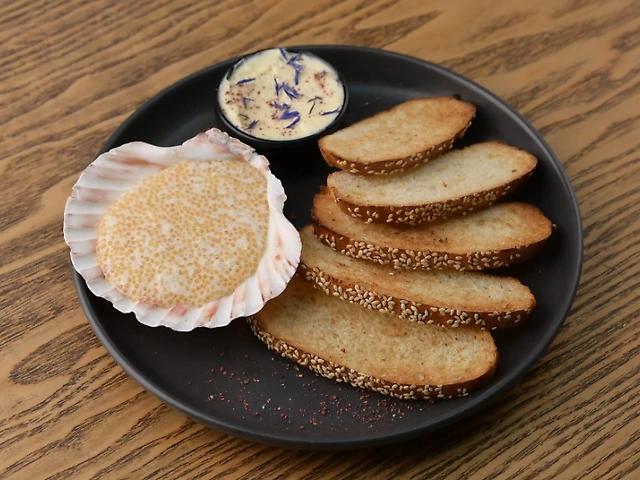 Щучья ікра з солоним вершковим маслом