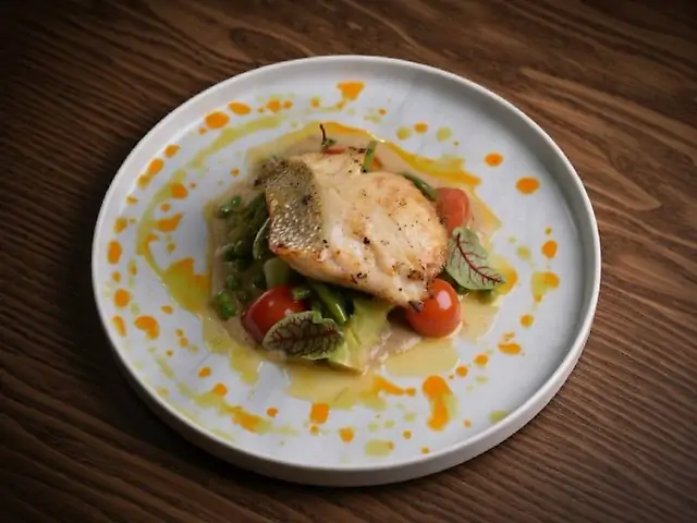 Філе судака з овочами в соусі берблан