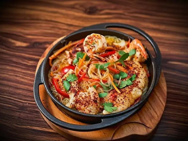 Морепродукты Том Ям у вершково-кокосовому соусі