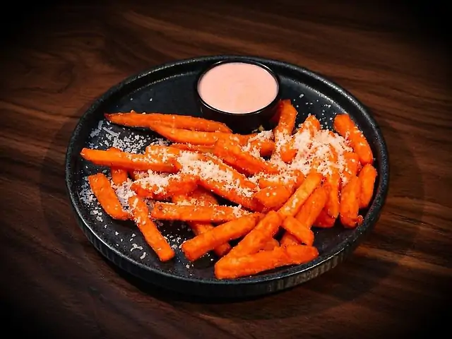 Батат-фрі з сиром пармезан та соусом лобане