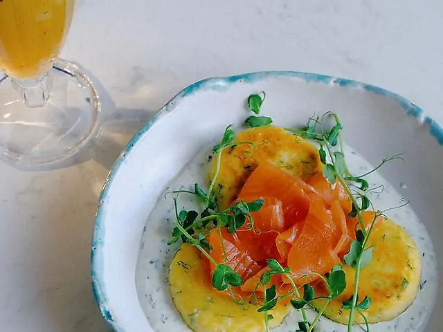 Солоні гарбузово/сирні оладки з лососем