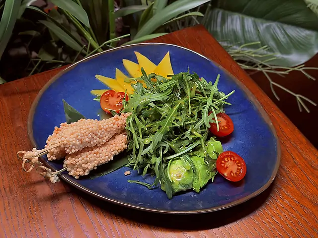 Салат із манго та креветками