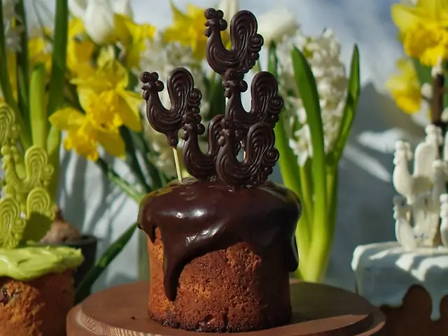 Паска з в'яленою вишнею і шоколадом