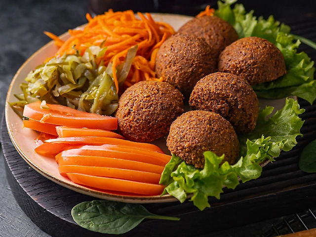 Фалафель на тарілці