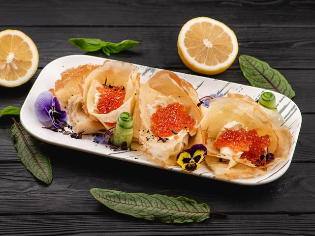Блинчики с красной икрой