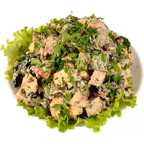 Салат з курки та чорносливом